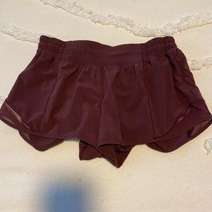 Lululemon Hotty Hot Low Rise Short 2.5" - size 8